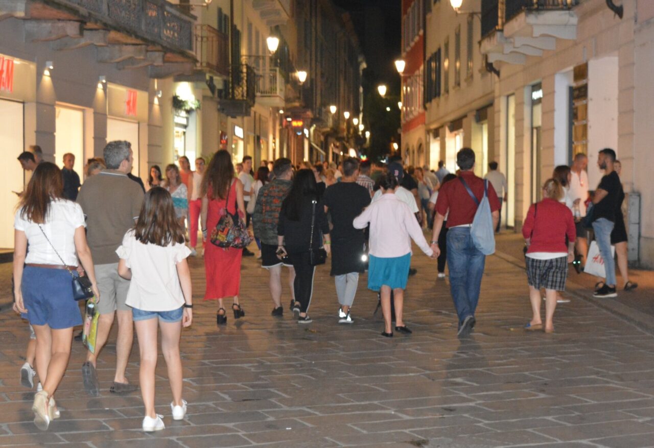 Domani secondo giovedì di Shopping di sera a Lecco