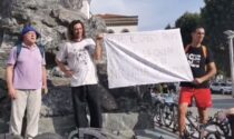 Manifestazione no vax e no green pass sotto casa del sindaco, solidarietà al collega da Gattinoni