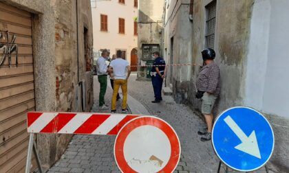 Crolla un tetto a Civate,  sfollata una famiglia e centro storico chiuso