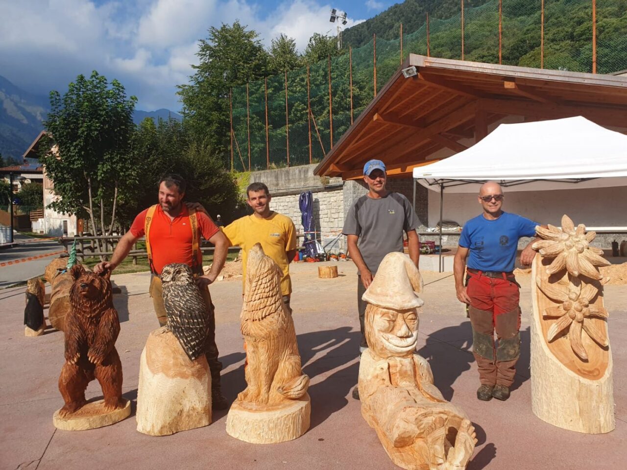 In Valle tornano le sculture in legno “live” realizzate con la motosega