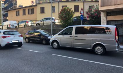 Precipita da un palazzo all'alba: pensionato senza scampo