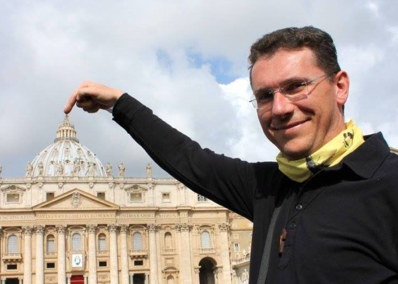 Il dramma si è trasformato in tragedia: è morto don Graziano Gianola, precipitato in un dirupo. Aveva solo 47 anni