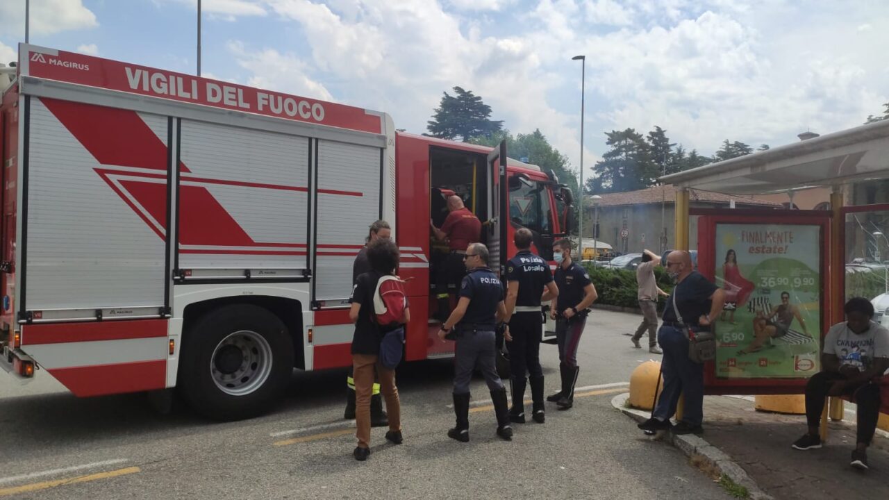Fiamme al Centro commerciale Meridiana: arrivano i Vigili del fuoco