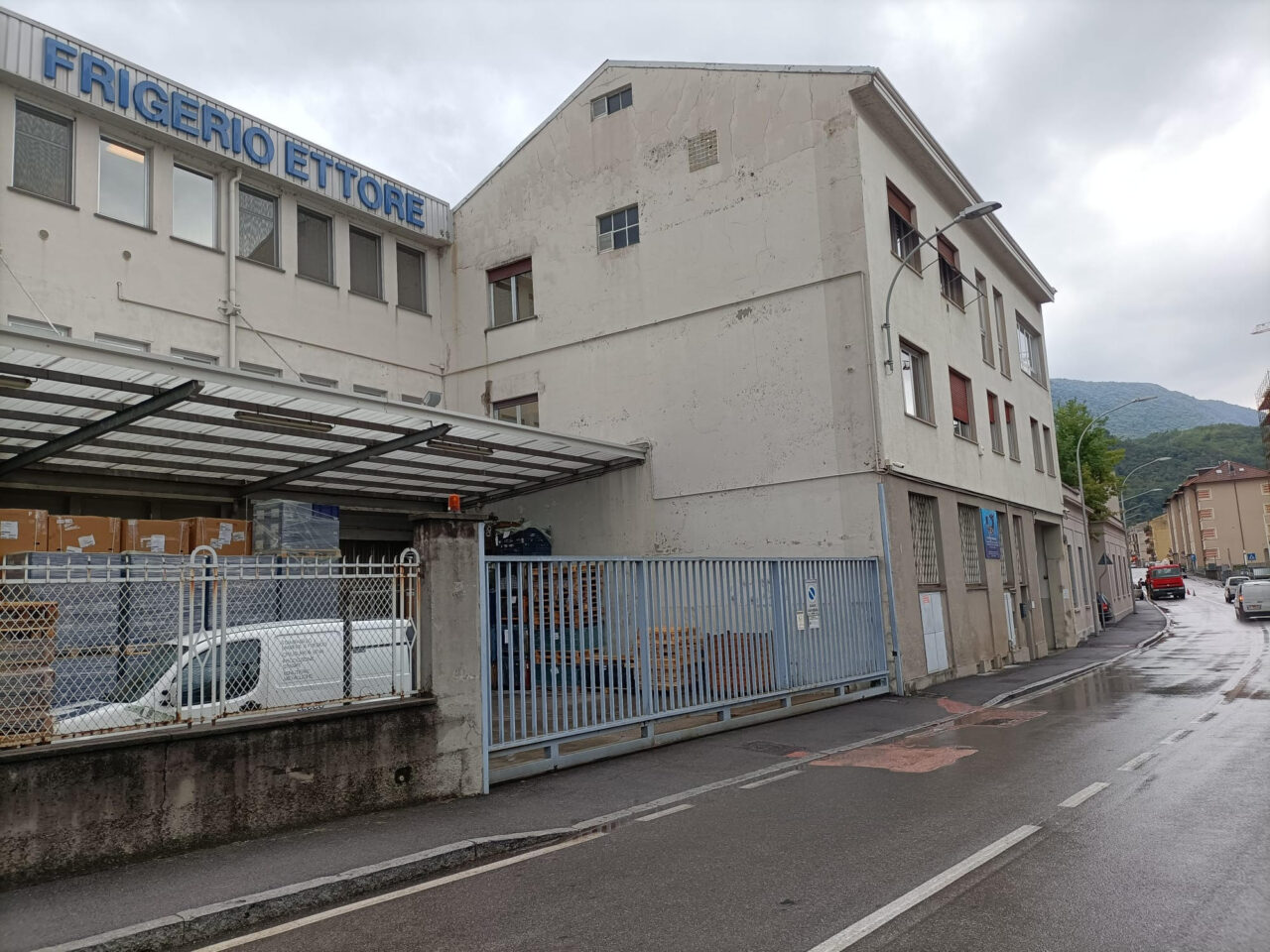 Infortunio sul lavoro a Lecco: 51enne in codice rosso per una ferita al collo