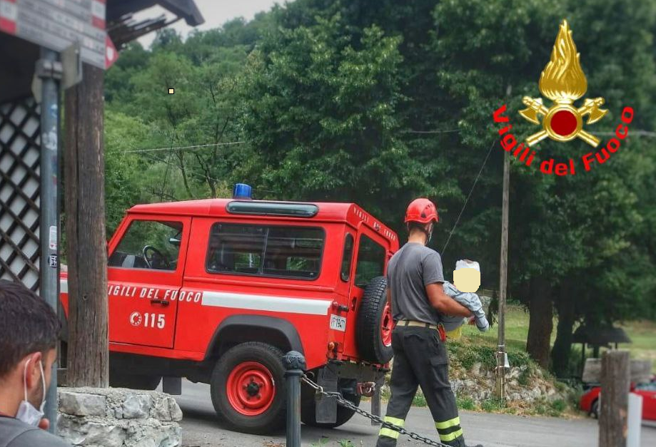 Cade sul Monte Barro: i pompieri soccorrono un bimbo di 8 anni
