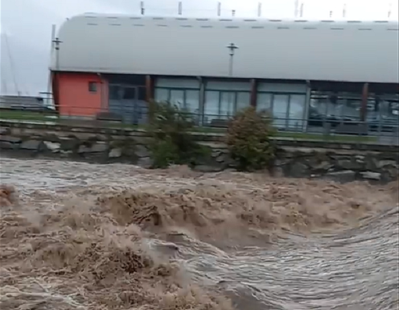 Ancora danni per il maltempo: fiumi e torrenti in piena, frana a Premana e massi sulla Sp72