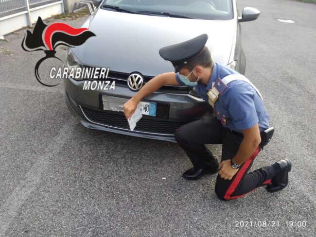 Senza patente, tenta la fuga dai Carabinieri in contromano