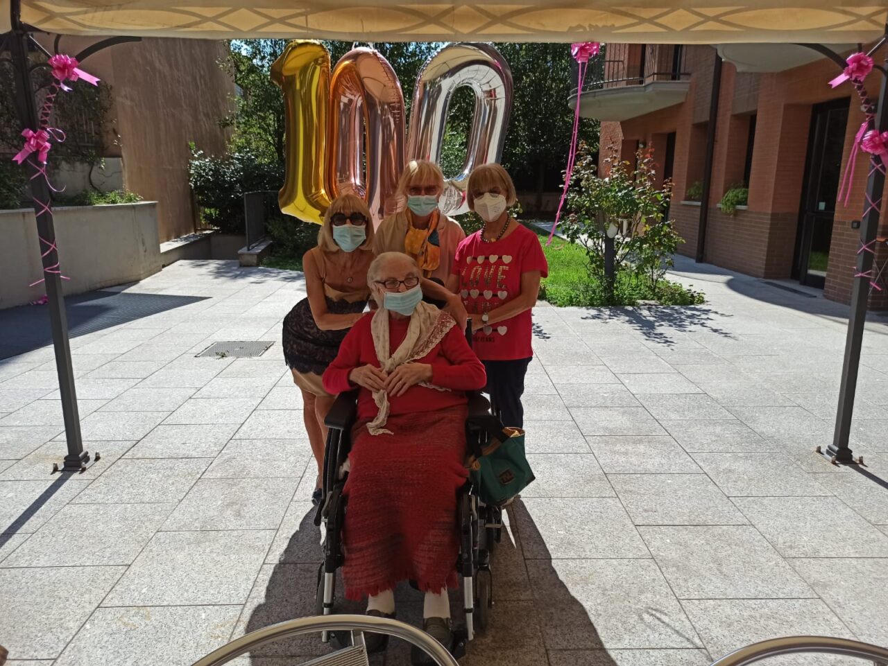 Casa di riposo in festa per i 100 anni di nonna Maria
