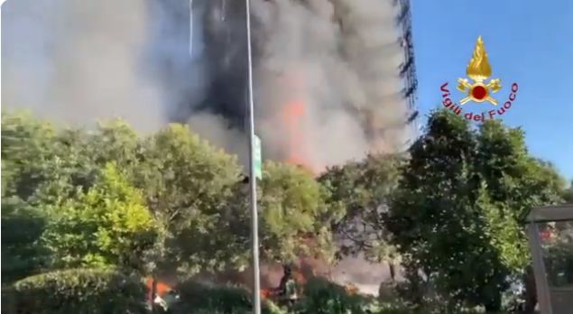 Devastante Incendio A Milano: Brucia Palazzo Di 15 Piani, Le ...