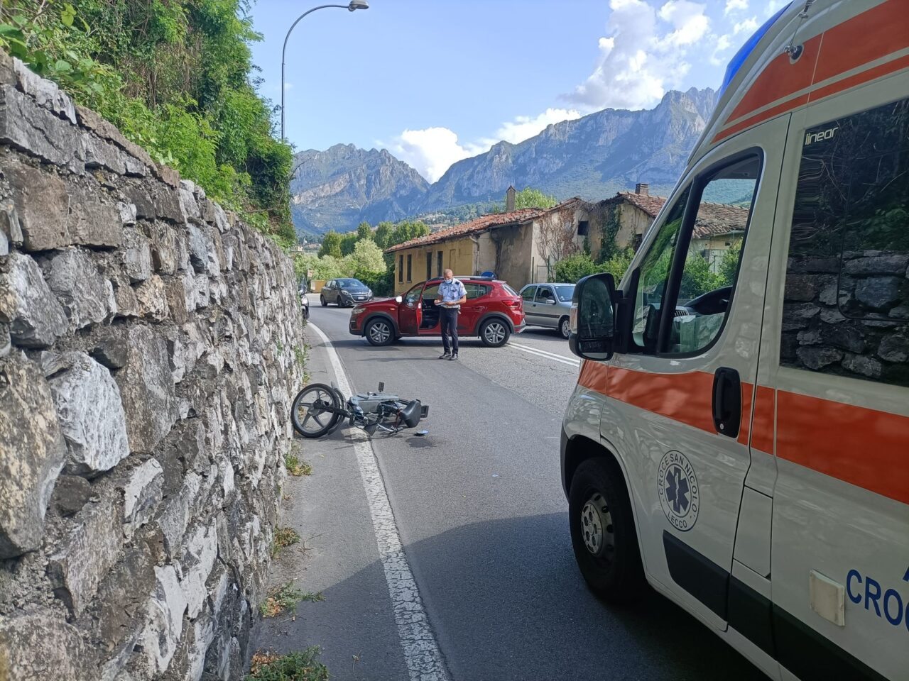 Schianto auto motorino sulla 583:  grave pensionato