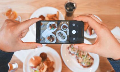 Anche nel Lario è “food-selfie” mania:  il ricordo delle ferie è sempre più goloso