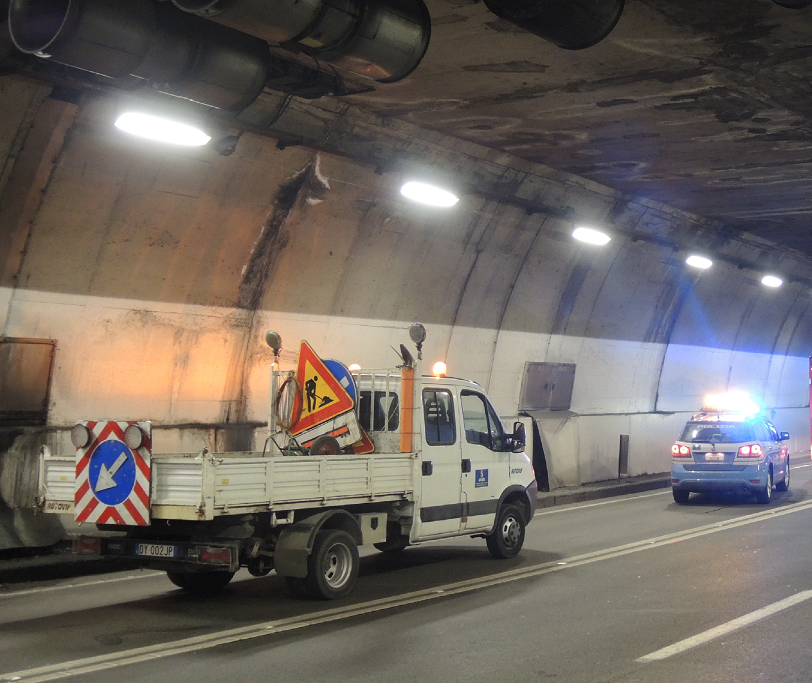 Frontale nella Lecco Ballabio: motociclista 22enne resta in Rianimazione