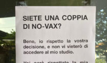 «Siete una coppia no vax? Venite pure in studio, ma non fotograferò il vostro matrimonio»