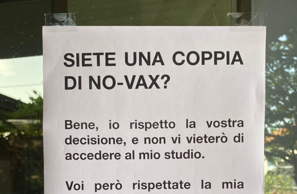 «Siete una coppia no vax? Venite pure in studio, ma non fotograferò il vostro matrimonio»