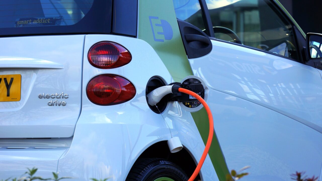 Nuova App per accedere alle colonnine di ricarica elettrica
