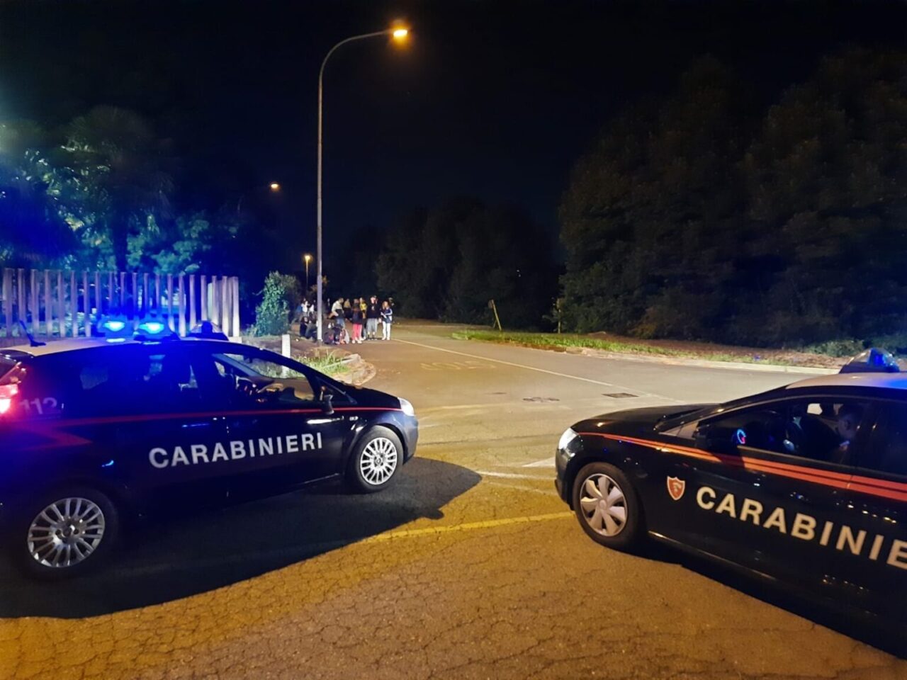 Fuga con l’auto rubata: braccati, si gettano nel fiume. Fermati quattro minorenni
