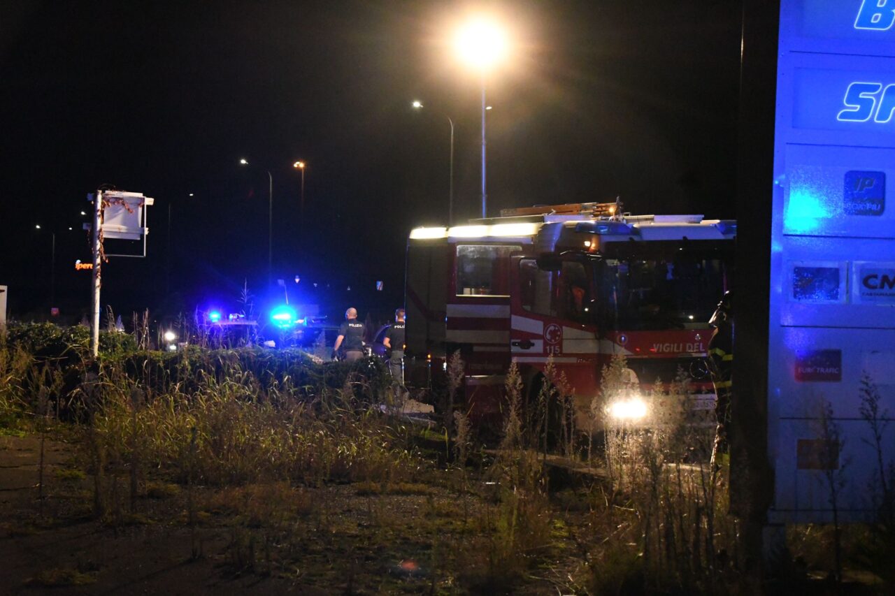 Diciottenne in stato confusionale trovata a terra sulla Statale 36