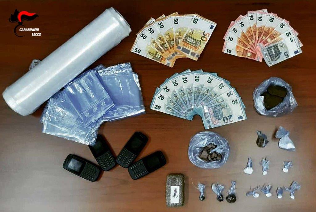 Spaccio nei boschi della droga: 21enne in manette