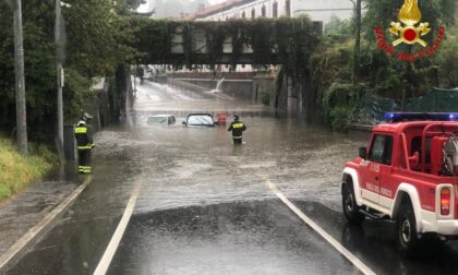 Maltempo in Lombardia: automobilisti intrappolati salvati dai pompieri