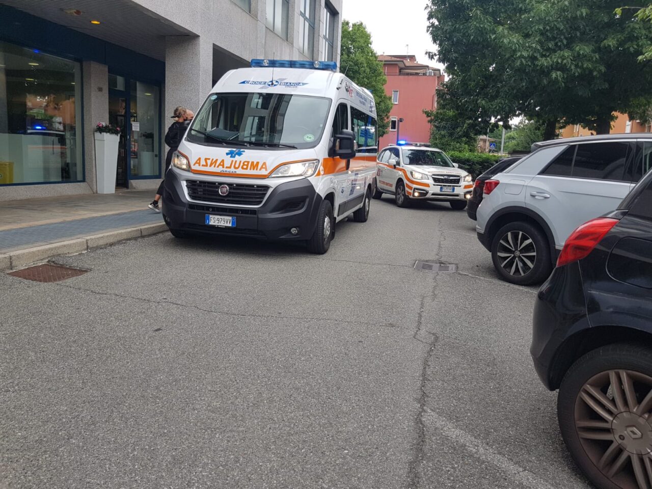 Malore sul lavoro: dipendente di un salone di bellezza si accascia, portato in ospedale