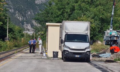 Ennesimo incidente sul lavoro: operaio cade da una scala in stazione vicino ai binari