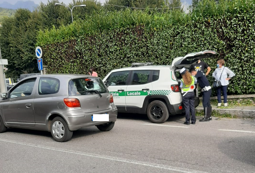 Ciclista investito a Lecco: trasportato in ospedale in codice rosso