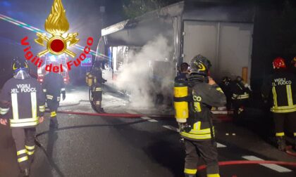 Camion a fuoco sulla Statale 36