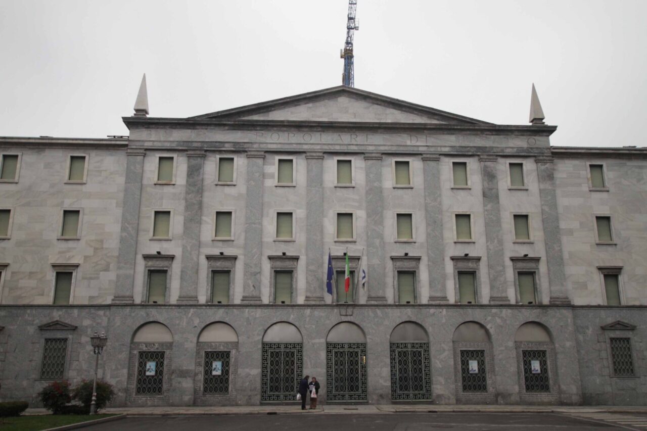 Palazzo ex Deutsche Bank di Lecco: scontro politico tra Regazzoni (PD) e Piazza (Lega)