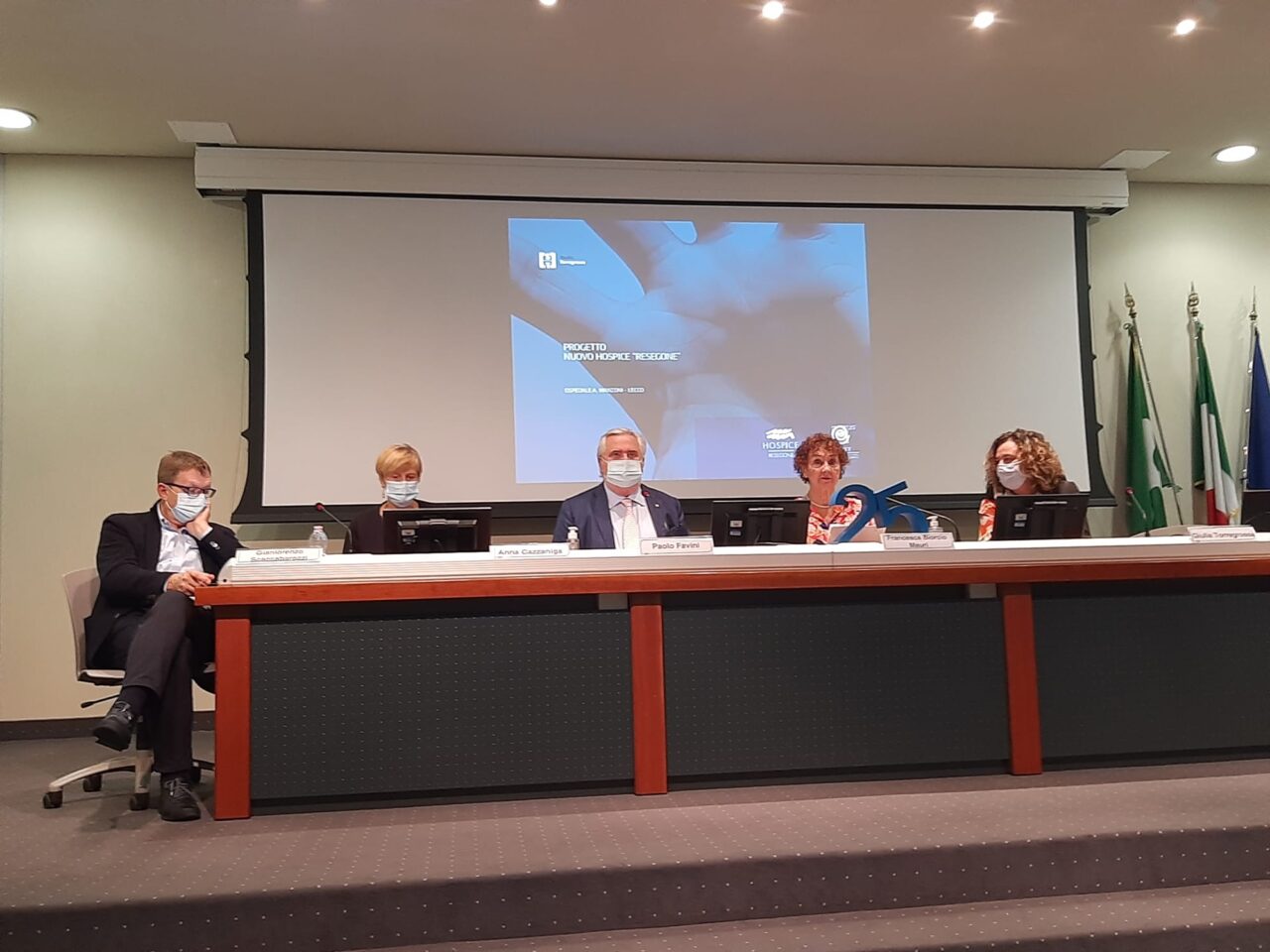 L’Acmt compie 25 anni e regala gli arredi del nuovo Hospice Resegone