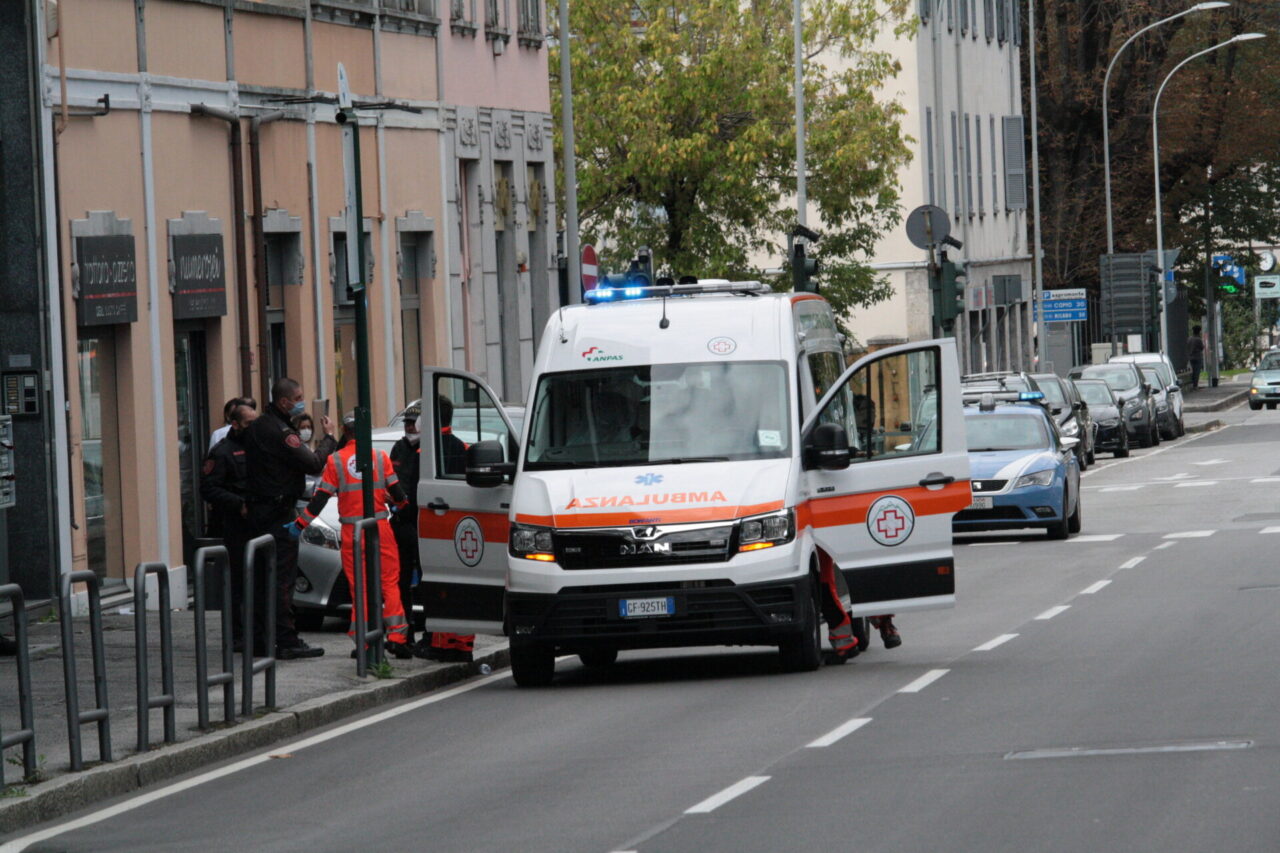Ennesima aggressione a Lecco: guardie giurate malmenate sul bus da quattro ragazzi