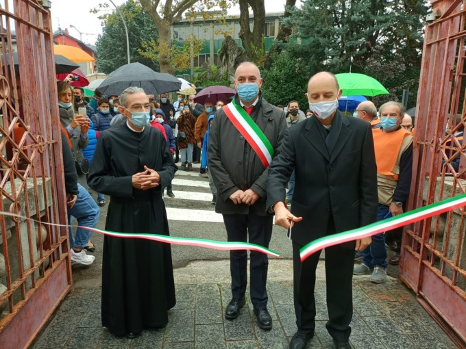 Taglio del nastro per la rinnovata scuola dell’infanzia di Sala al Barro