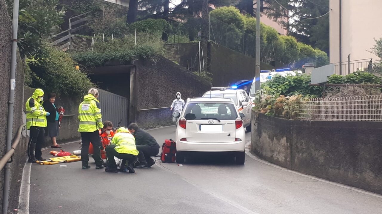 Frontale auto bici: 17enne in gravi condizioni
