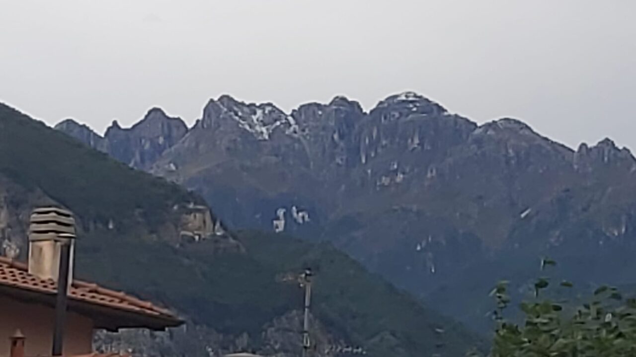 Prima timida spruzzata di neve sul Resegone