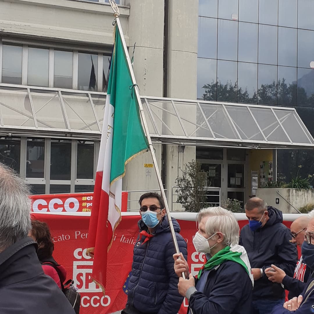 dopo-lassalto-alla-cgil-nazionale-presidio-lecco