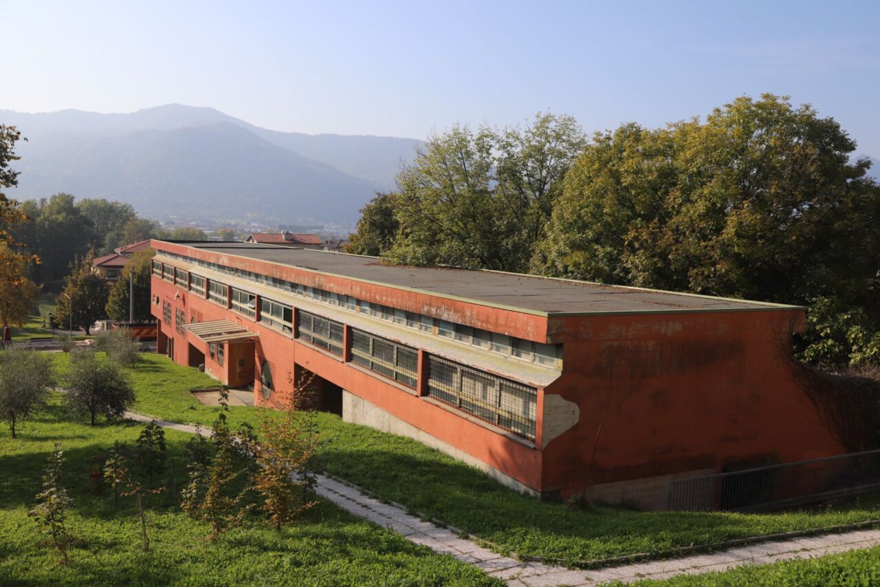 La scuola non si può abbattere, ora a rischiare è il Palazzetto dello sport: “In fumo un contributo milionario”
