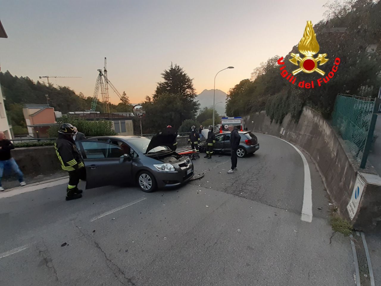 Incidente a Lecco feriti i due giovani conducenti