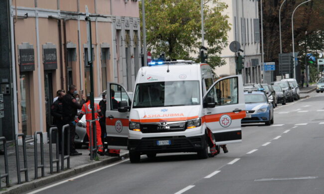 Aggredisce le guardie giurate di Linee Lecco: individuato e denunciato un 30enne