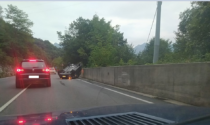 Auto ribaltata sulla Lecco-Ballabio, ferita una 60enne