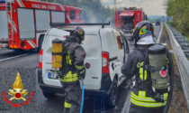 Furgone a metano a fuoco in super: Statale 36 temporaneamente chiusa in sud