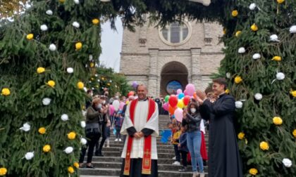 Carenno abbraccia il nuovo parroco: "Benvenuto don Marcello"