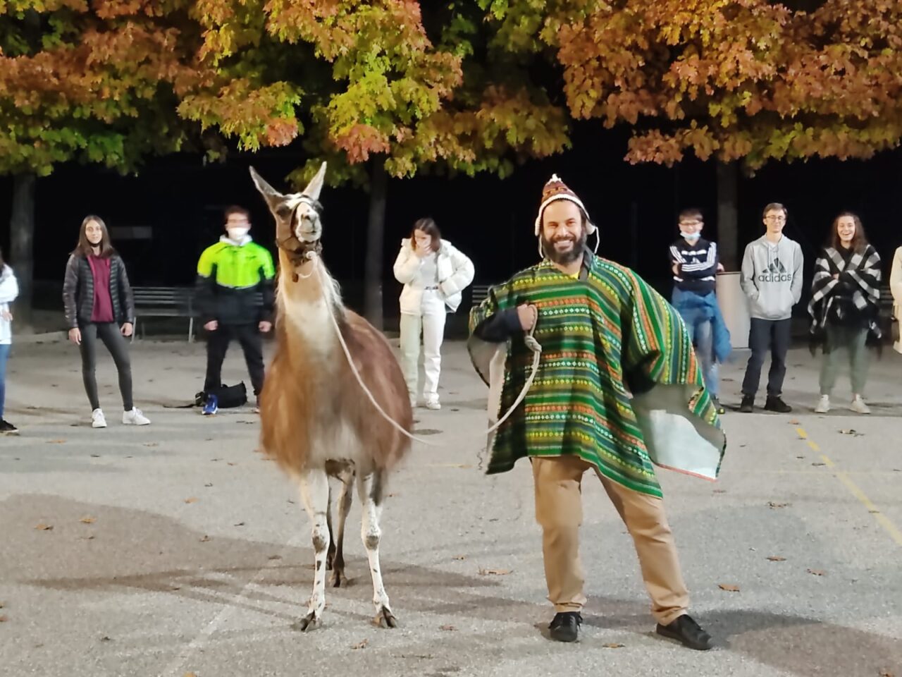 Emozionante saluto a don Tommaso in partenza per il Perù