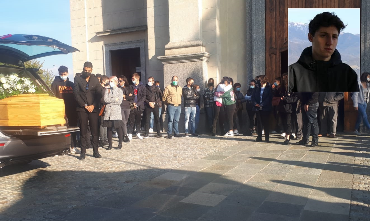 Lacrime e rombo dei motori per l’addio al 18enne Matteo Piazza