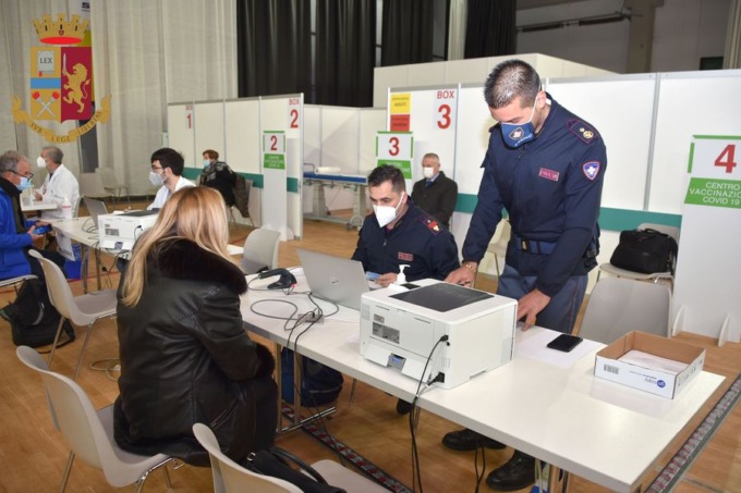 Terza dose: iniziate le somministrazioni ai poliziotti lecchesi