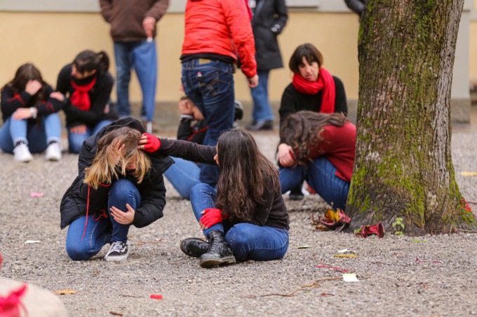 un flash mob per dire basta alla violenza sulle donne