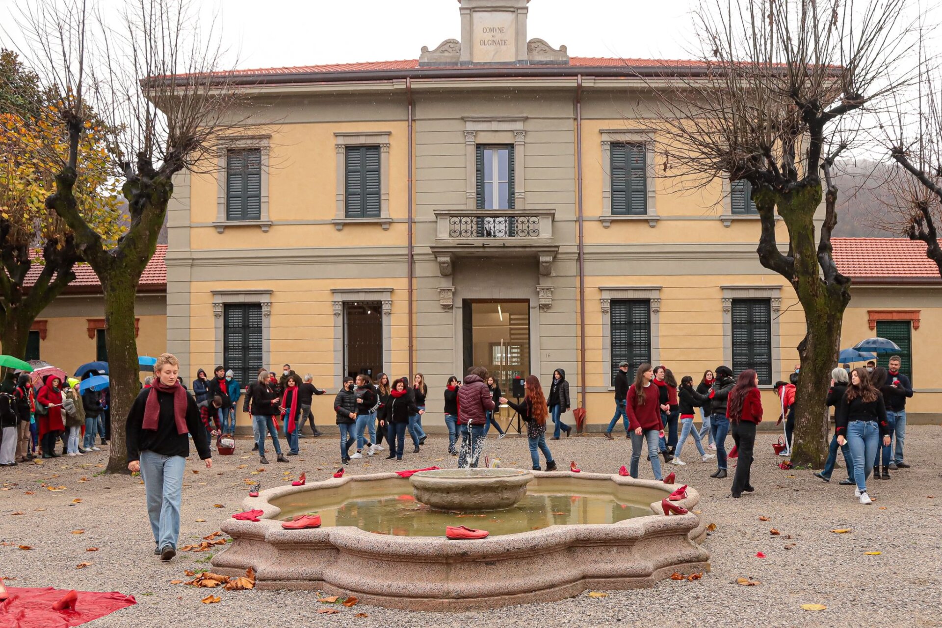 un flash mob per dire basta alla violenza sulle donne