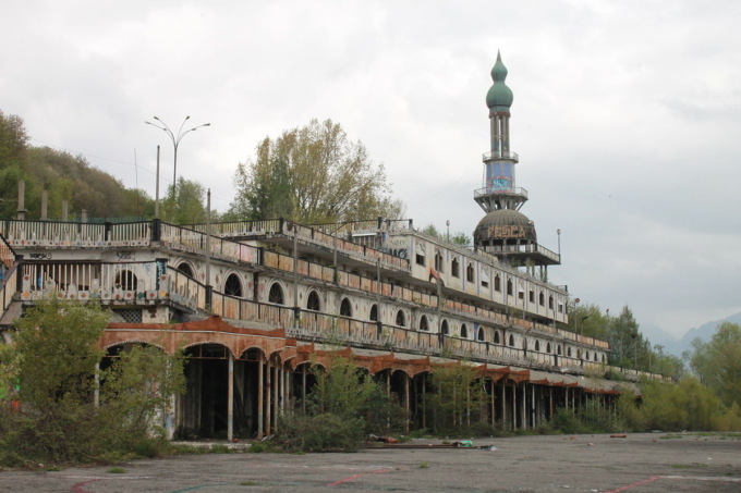 Pasquetta a Consonno annullata: la proprietà alza le barricate