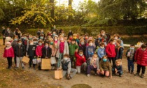 Lanterne, ghirlande autunnali e caldarroste per tutti: il San Martino dei bambini è un successo