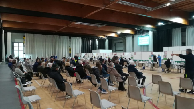 Terza dose, già 2 milioni di adesioni in Lombardia. A Lecco l’hanno ricevuta in 27mila