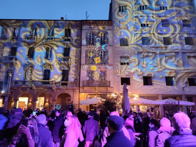 “Luci su Lecco!”: nel centro della città si è accesa la meraviglia del Natale