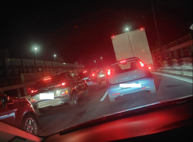 Frontale sulla Lecco Ballabio e incidente all’uscita Meridiane: traffico nel caos